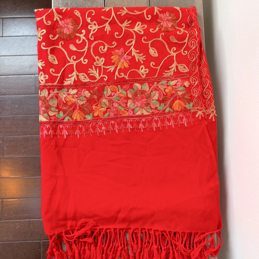 Red Wrap - Picture 2 of 4